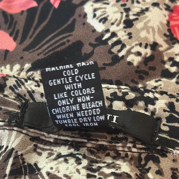 Blouse By Alfani P/L. Very soft and in great condition. - Picture 7 of 8